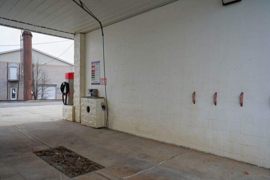 More Photos Of 3980 Teays Valley Rd, Hurricane General Retail For Sale