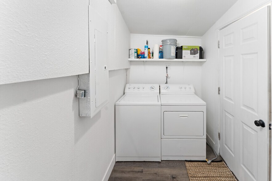 More Photos Of 48181 Highway 58, Oakridge Flex For Sale