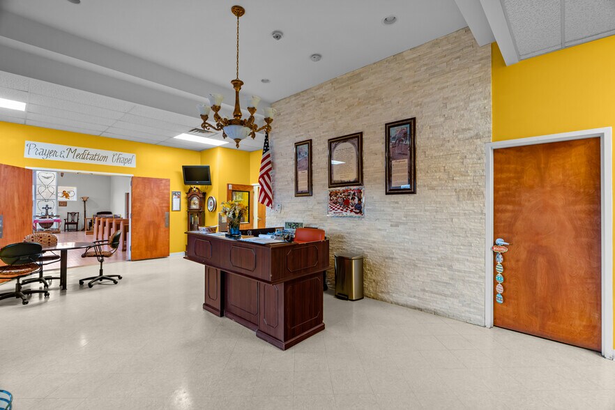 More Photos Of 3904 Delmar Blvd, Saint Louis General Retail For Sale