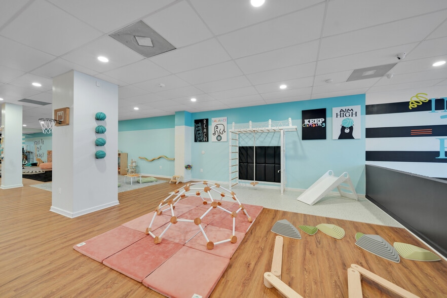 More Photos Of 1321 Rockville Pike, Rockville Freestanding For Lease