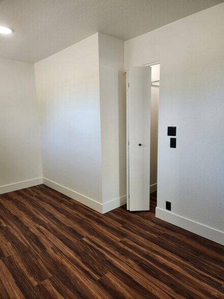 More Photos Of 2115 McDonald, McMinnville Storefront Retail Office For Lease