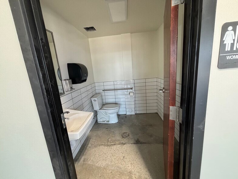 More Photos Of 1290 S 300 W, Salt Lake City Unknown For Lease