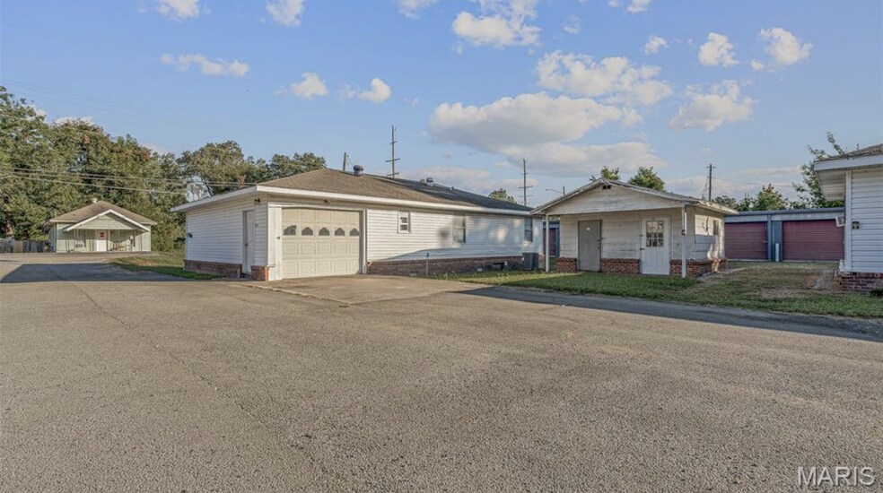 More Photos Of 510 N Walnut St, Steele General Retail For Sale
