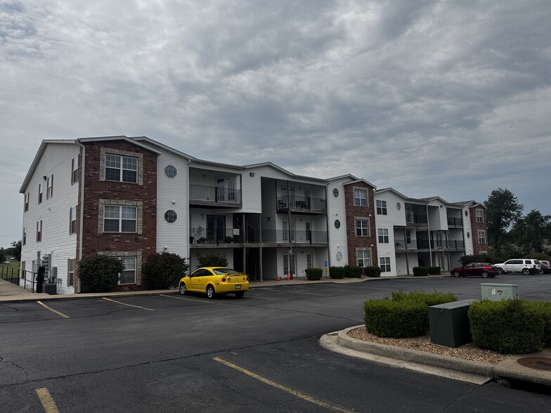 More Photos Of 1325 S Lillian Ave, Bolivar Apartments For Sale