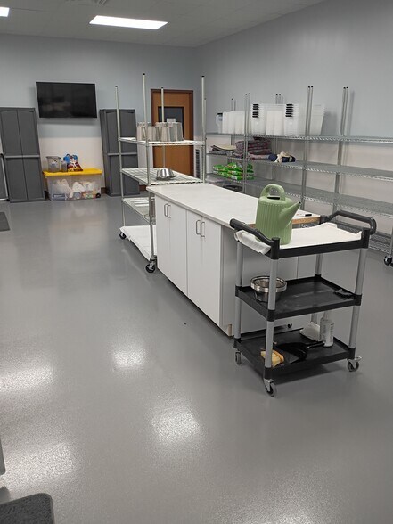 More Photos Of 13214 38th St N, Clearwater Warehouse For Sale