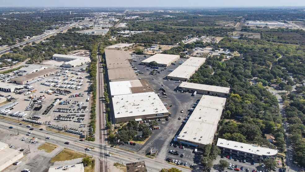 More Photos Of 570 N Beach St, Fort Worth Unknown For Lease