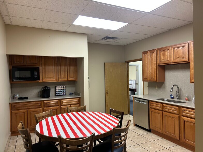 More Photos Of 1619 Schaeffer Rd, Knoxville Office For Lease