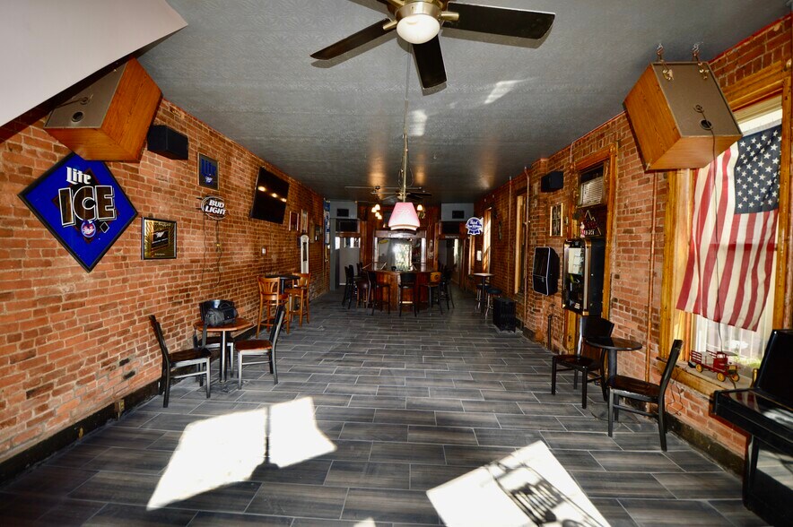 More Photos Of 254 W Pike St, Covington Storefront Retail Residential For Lease