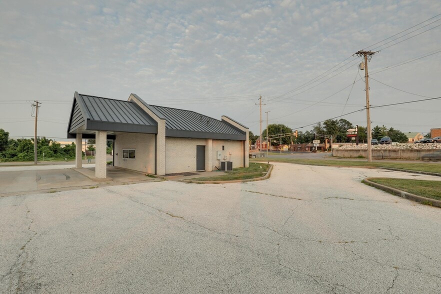 More Photos Of 101 N 36th St, Quincy General Retail For Lease