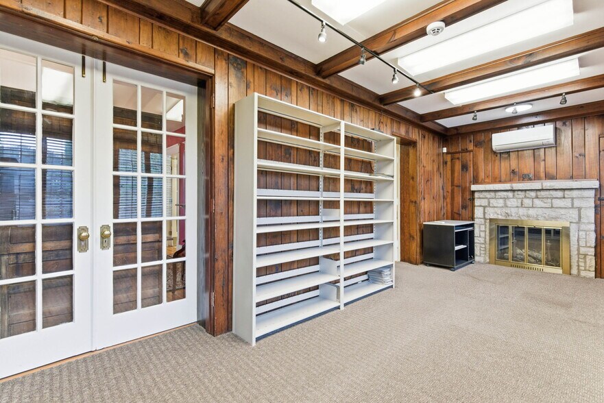 More Photos Of 3208 College Dr, Louisville Office For Sale