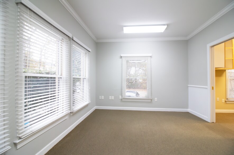 More Photos Of 111 Windel Dr, Raleigh Office Residential For Lease