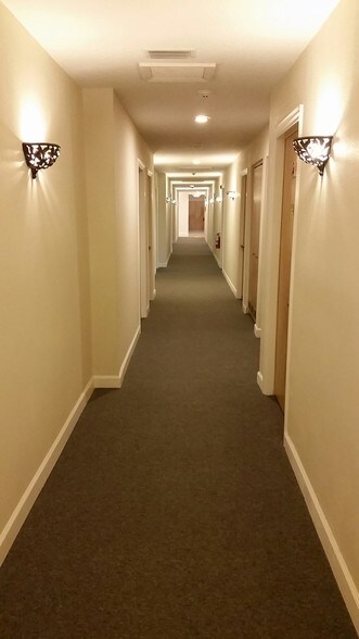 More Photos Of 7910 N Tamiami Trl, Sarasota Office For Lease