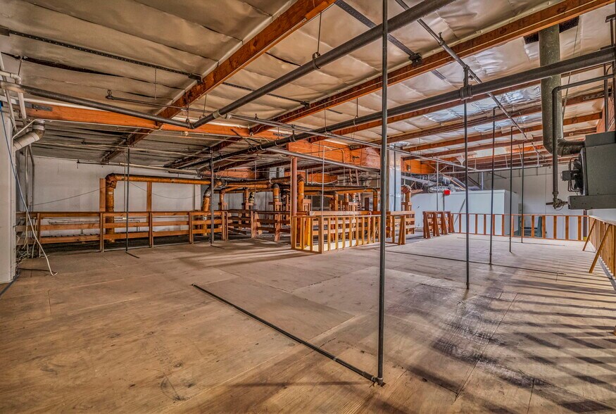 More Photos Of 18737 S Reyes Ave, East Rancho Dominguez Distribution For Sale