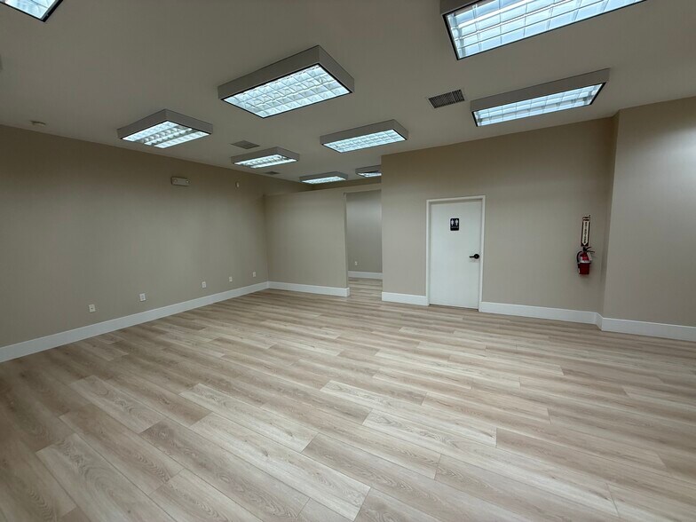 More Photos Of 450 S Lone Hill Ave, San Dimas Warehouse For Lease
