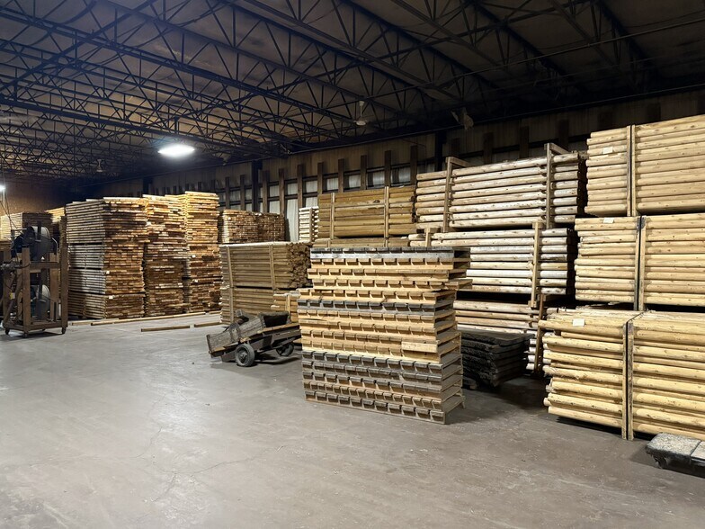 More Photos Of 1 Lakeland Pl, Edmore Manufacturing For Sale