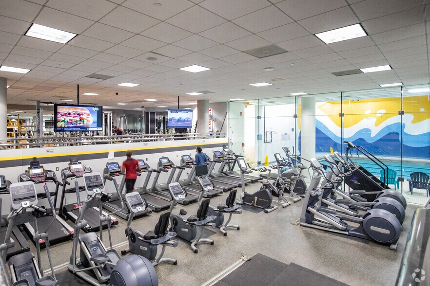 More Photos Of 333 Earle Ovington Blvd, Uniondale Office For Lease