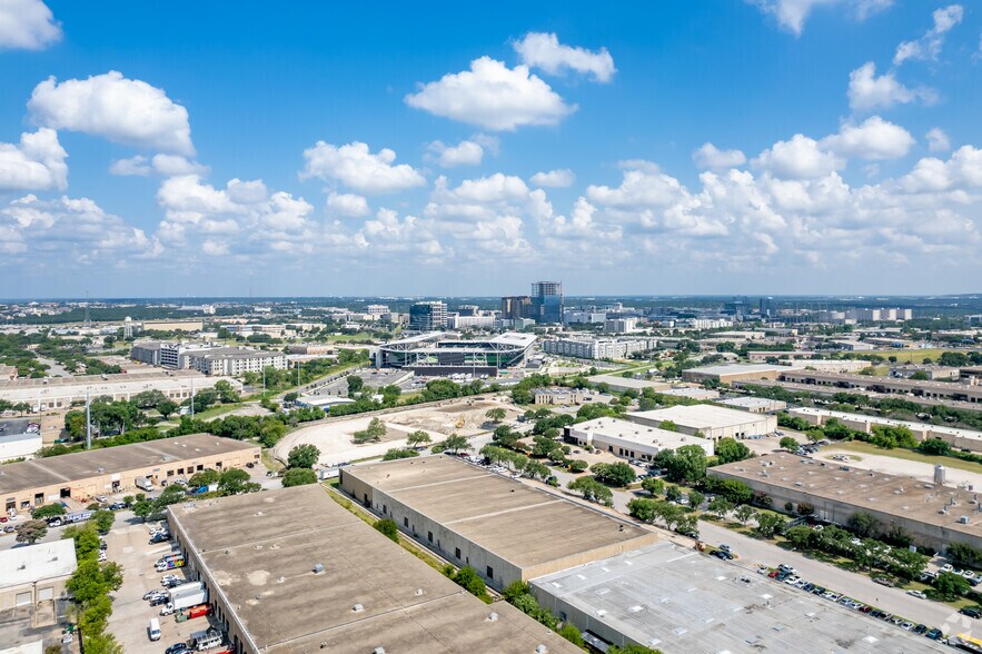 More Photos Of 10315 Metropolitan Dr, Austin Warehouse For Lease