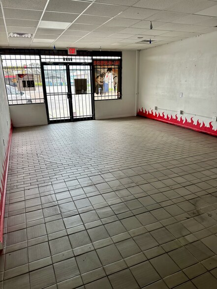Primary Photo Of 3313 Aldine Mail Rd, Houston Service Station For Lease