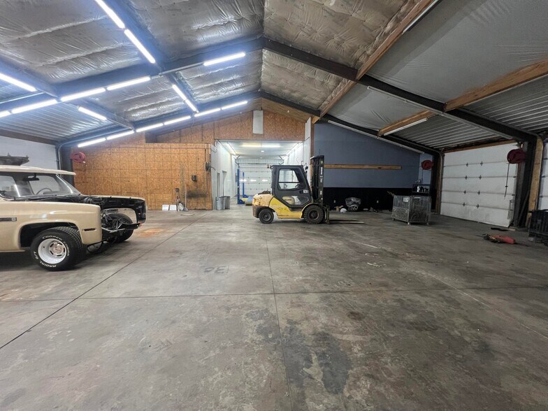 More Photos Of 380 S Main St, De Graff Light Manufacturing For Sale