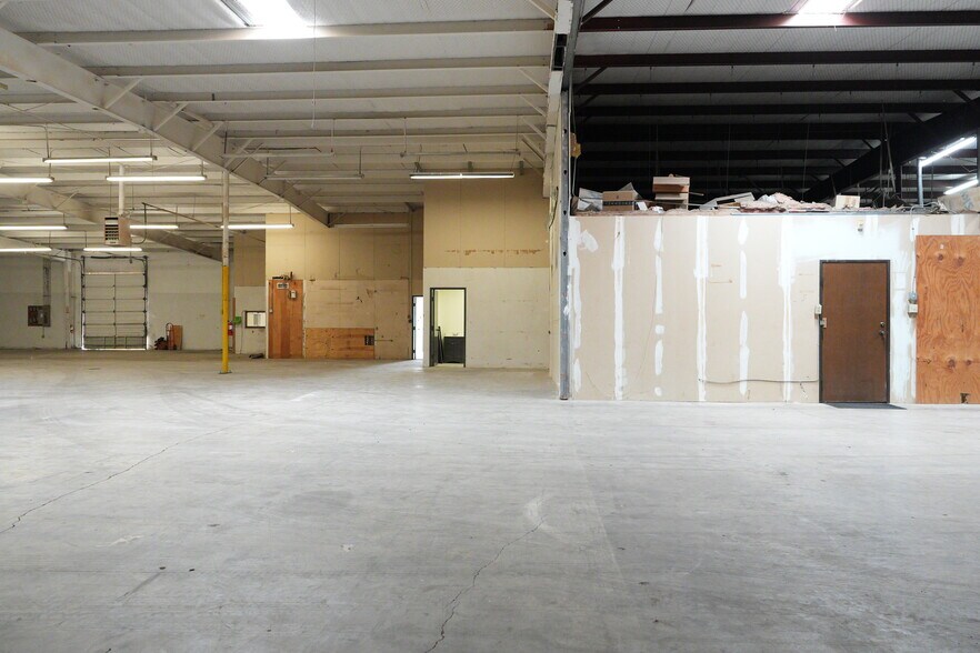 More Photos Of 501 Industrial Dr, Richardson Warehouse For Lease