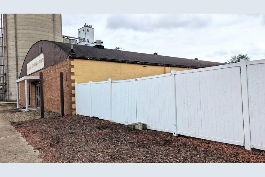 More Photos Of 220 E 5th St, Delavan Bowling Alley For Sale