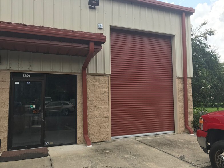 More Photos Of 2070 Palmetto St, Middleburg Flex For Lease