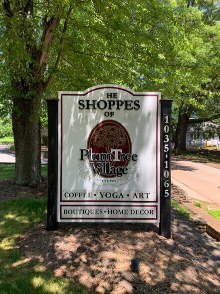 More Photos Of 1055 Canton St, Roswell Storefront Retail Office For Lease