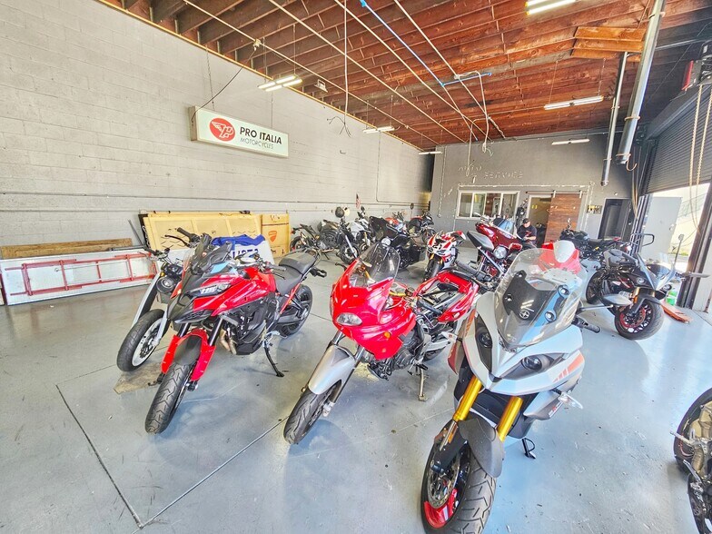 More Photos Of 3331 N Verdugo Rd, Glendale Auto Repair For Lease