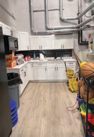 More Photos Of 822 W Central Blvd, Orlando Flex For Lease