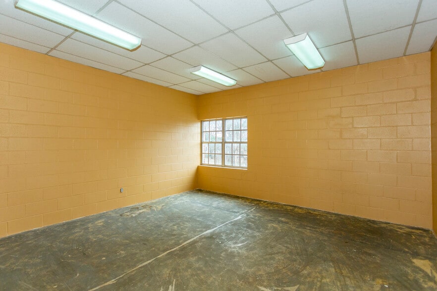 More Photos Of 2001 Avenue Z, Birmingham Religious Facility For Sale