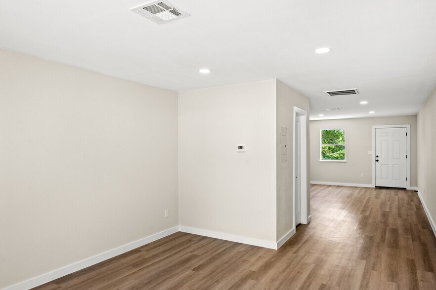 More Photos Of 715 W Hopkins St, San Marcos Daycare Center For Sale