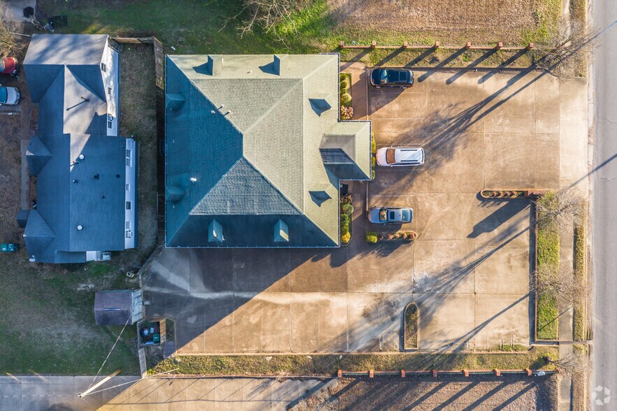 More Photos Of 1200 Sycamore View Rd, Memphis Office For Lease