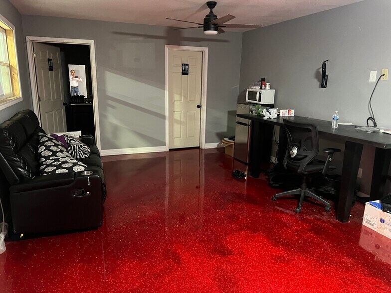 More Photos Of 5101 Canal St, Houston Flex For Lease