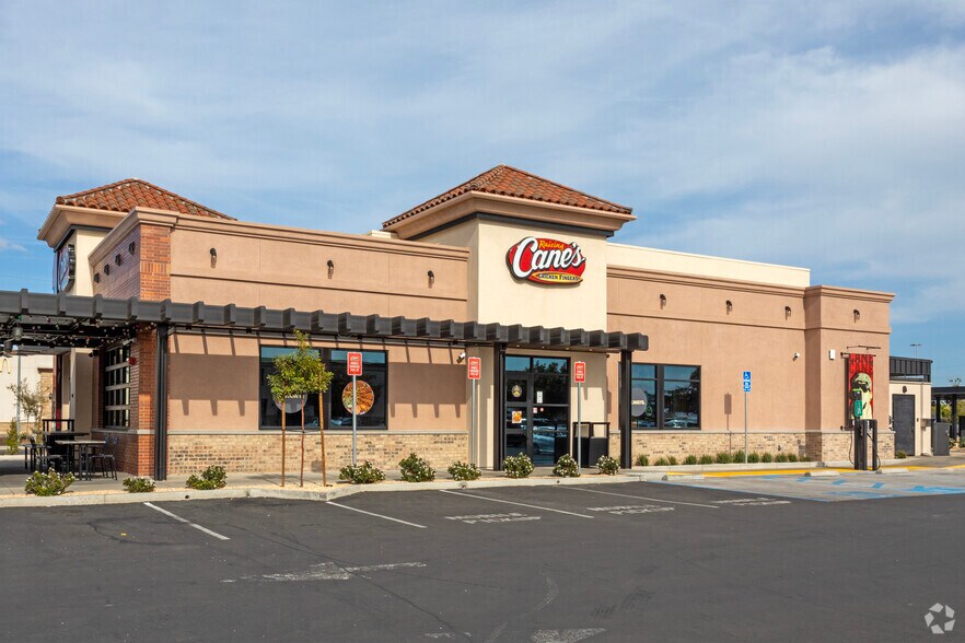 Primary Photo Of 6791 N Weber Ave, Fresno Fast Food For Sale