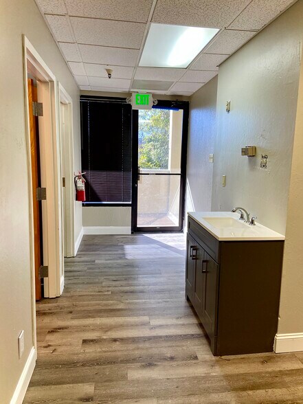 More Photos Of 695 Oak Grove Ave, Menlo Park Medical For Sale