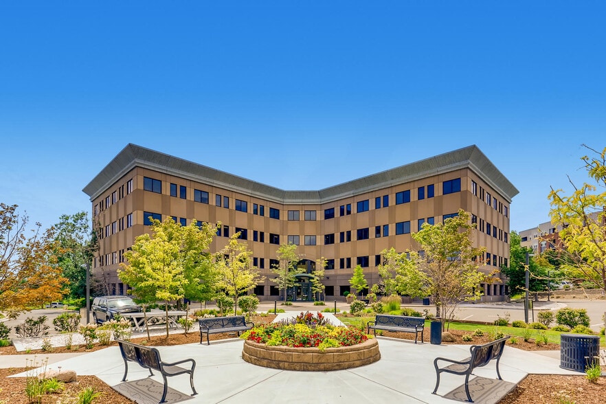 More Photos Of 385 Inverness Pky, Englewood Unknown For Lease