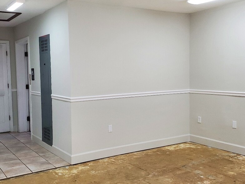 More Photos Of 113 W Chapman Rd, Oviedo Office For Lease