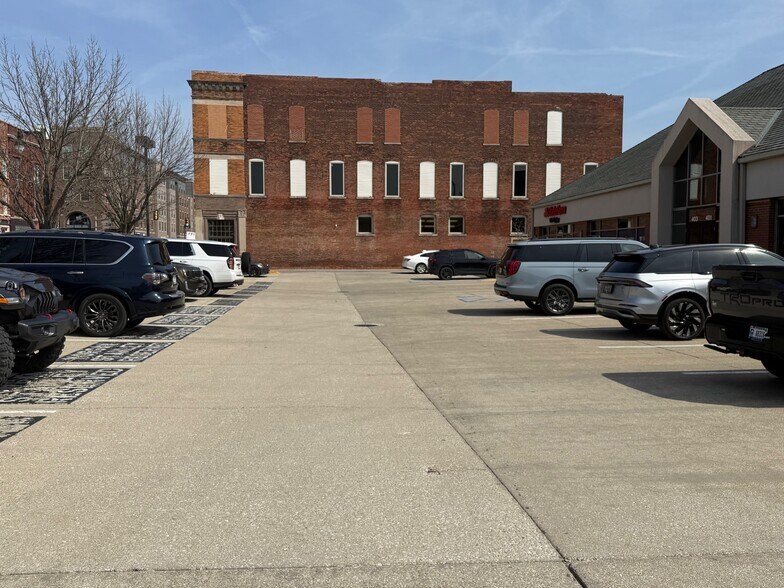 More Photos Of 401 Wabash Ave, Terre Haute Office For Sale
