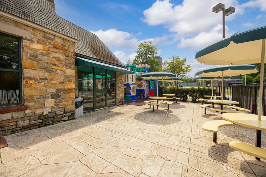 More Photos Of 2033 Wynnton Rd, Columbus Restaurant For Sale