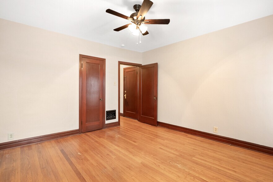 More Photos Of 4950 Winona Ave, Saint Louis Apartments For Sale