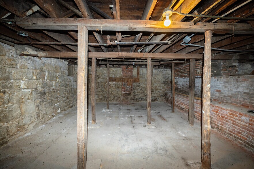 More Photos Of 115 N Main St, Lindsborg General Retail For Sale