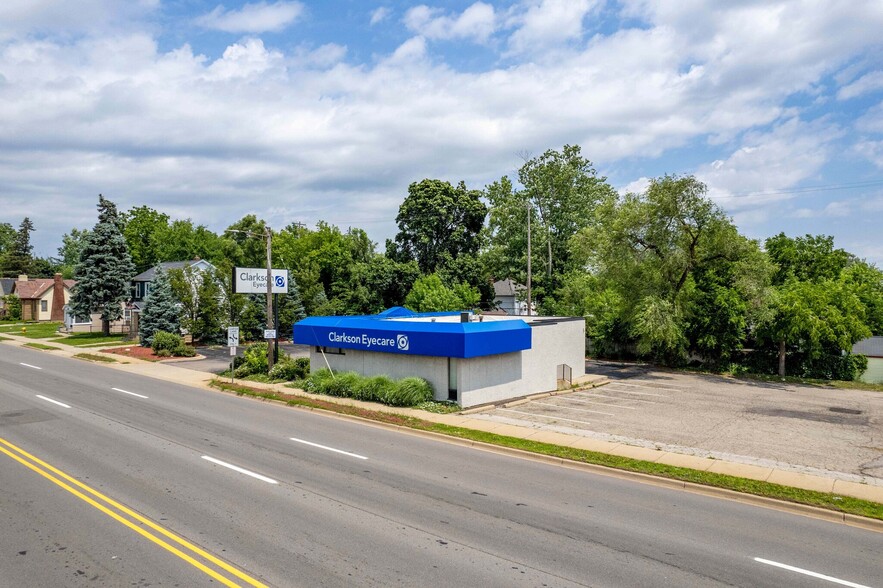 Primary Photo Of 22 N Telegraph Rd, Pontiac Medical For Lease