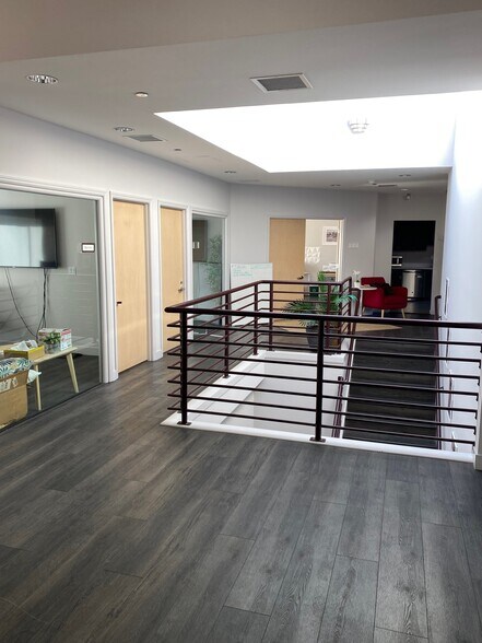 More Photos Of 3260 19th St, San Francisco Showroom For Lease