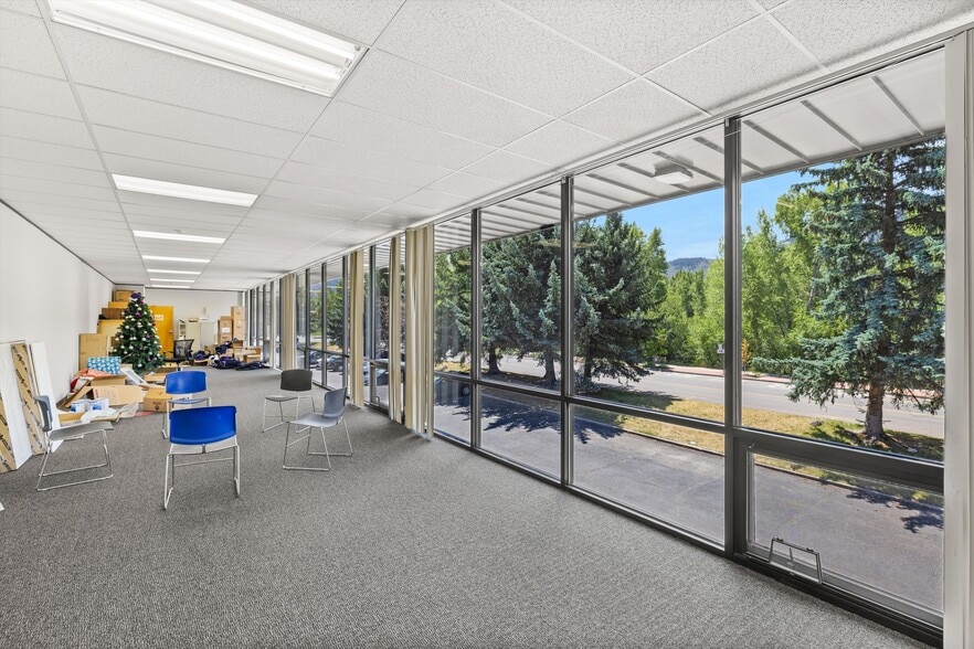 More Photos Of 35 Sunset Dr, Basalt Warehouse For Sale