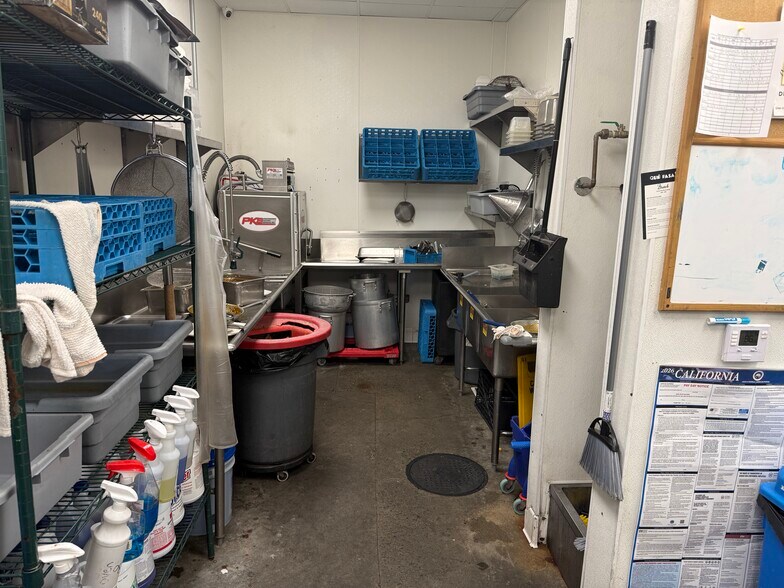 More Photos Of 3115 E Campus Pointe Dr, Fresno Freestanding For Lease
