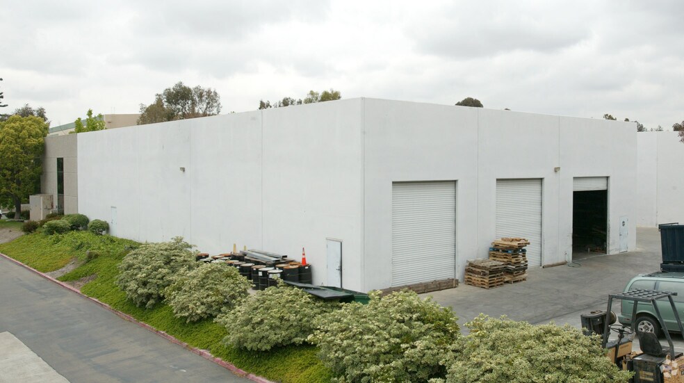 More Photos Of 8015 Silverton Ave, San Diego Manufacturing For Lease