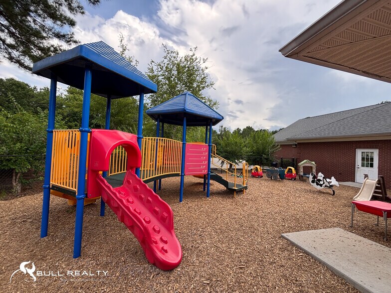 More Photos Of 231 Lana Dr, Gray Daycare Center For Sale