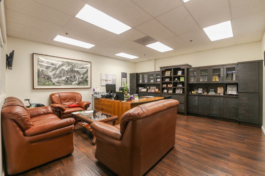 More Photos Of 227 W 140th St, Los Angeles Warehouse For Lease