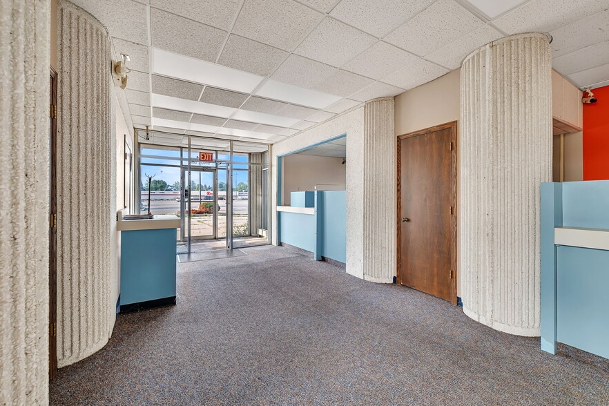 More Photos Of 24 Danny's Dr, Streator Bank For Sale