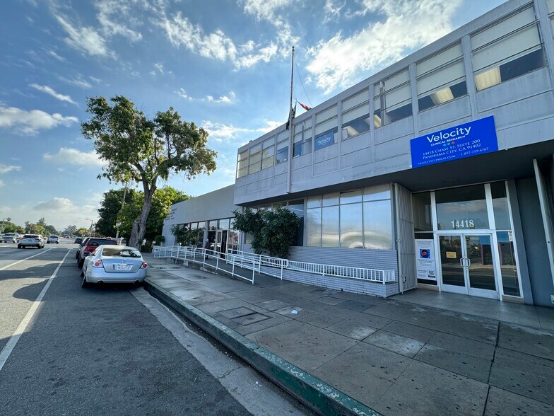 More Photos Of 14416-14420 Chase St, Panorama City Storefront Retail Office For Lease
